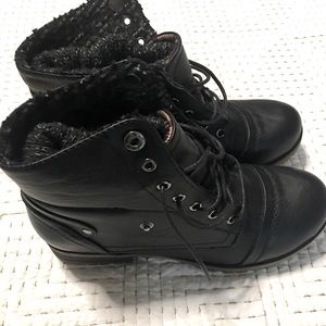 Moda Chics black boots
